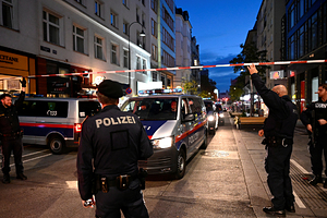 Число жертв теракта в Вене выросло до четырех Террористы атаковали несколько районов города. Один из нападавших убит