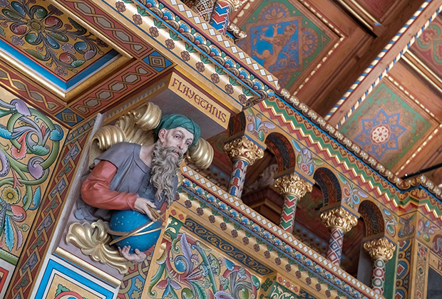 Декоративная роспись и скульптура в замке Нойшванштайн