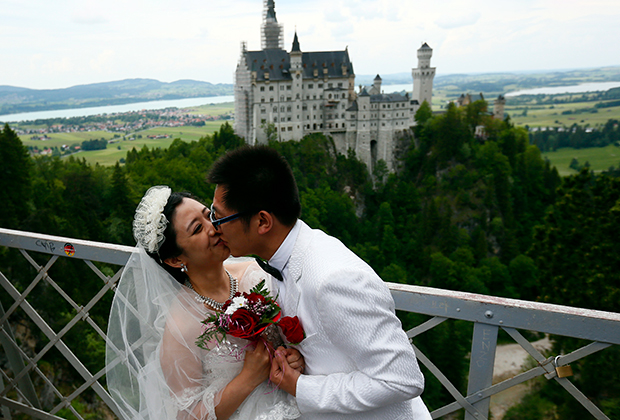 Многие пары мечтают о свадебной фотосессии на фоне Нойшванштайна