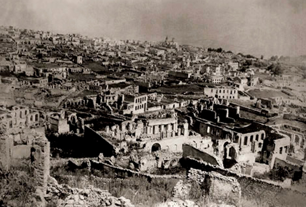 Руины армянского квартала Шуши после резни 1920 года