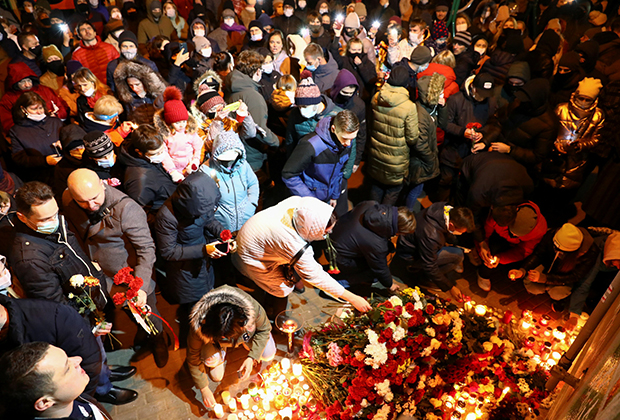 Народный мемориал на месте гибели Романа Бондаренко
