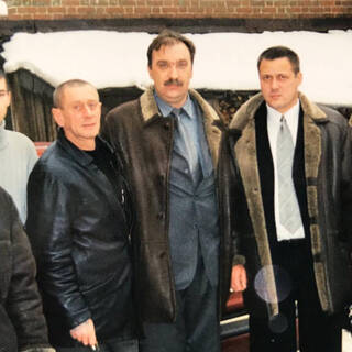 Валентин Гончаренок (Валет) (второй справа)