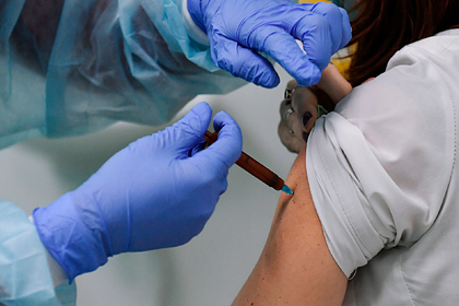Еще один медик заразился коронавирусом после прививки «Спутник V» в России
