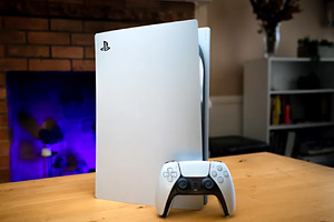 Пора на выход Sony выпустила PlayStation 5. Каким получилось новое поколение консолей и во что на ней играть?