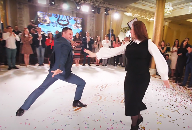 Танцы гостей на осетинской свадьбе