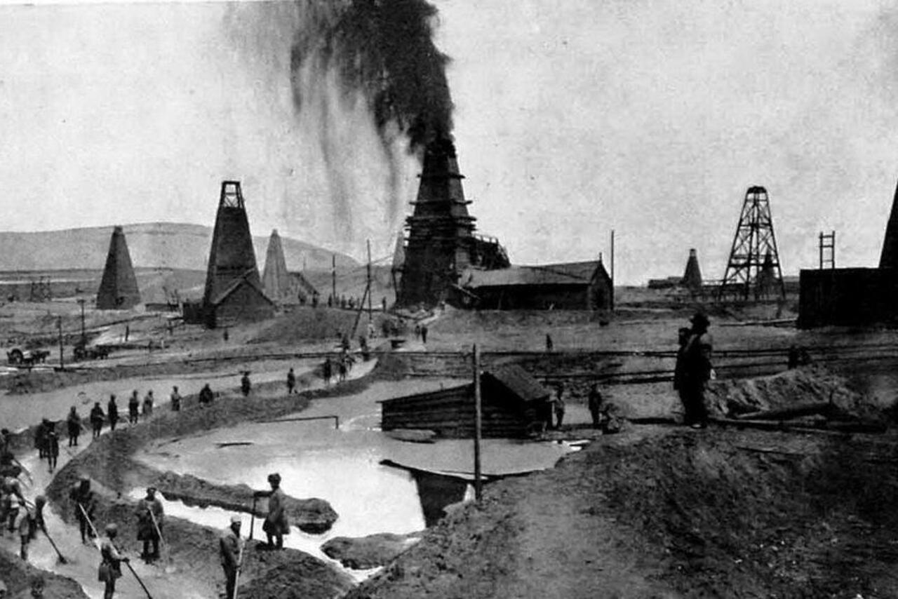1 добыча нефти. 1 добыча нефти. 1 добыча нефти. Нефтедобыча в баку 19 век. Нефтян вышка зотова оха.