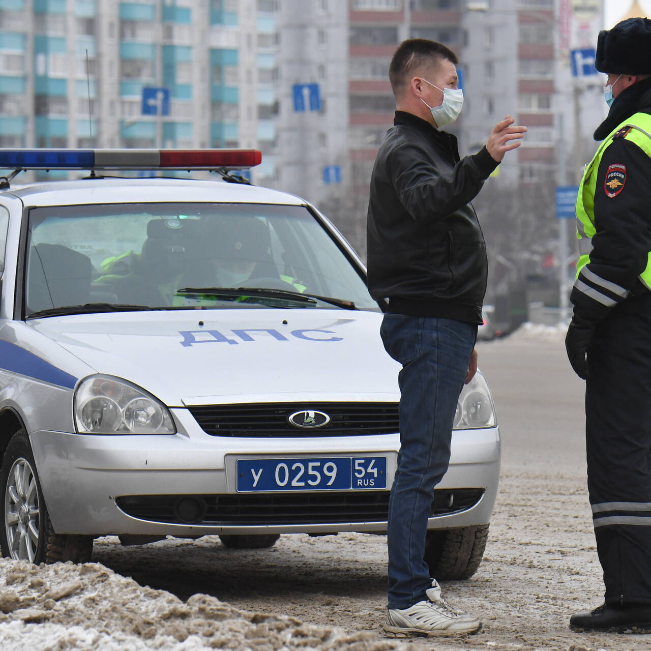 Пьяный начальник уголовного розыска устроил аварию и ударил инспектора ДПС:  Полиция и спецслужбы: Силовые структуры: Lenta.ru