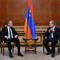 Министр иностранных дел РФ Сергей Лавров (слева) и президент Армении Армен Саркисян во время встречи в Ереване