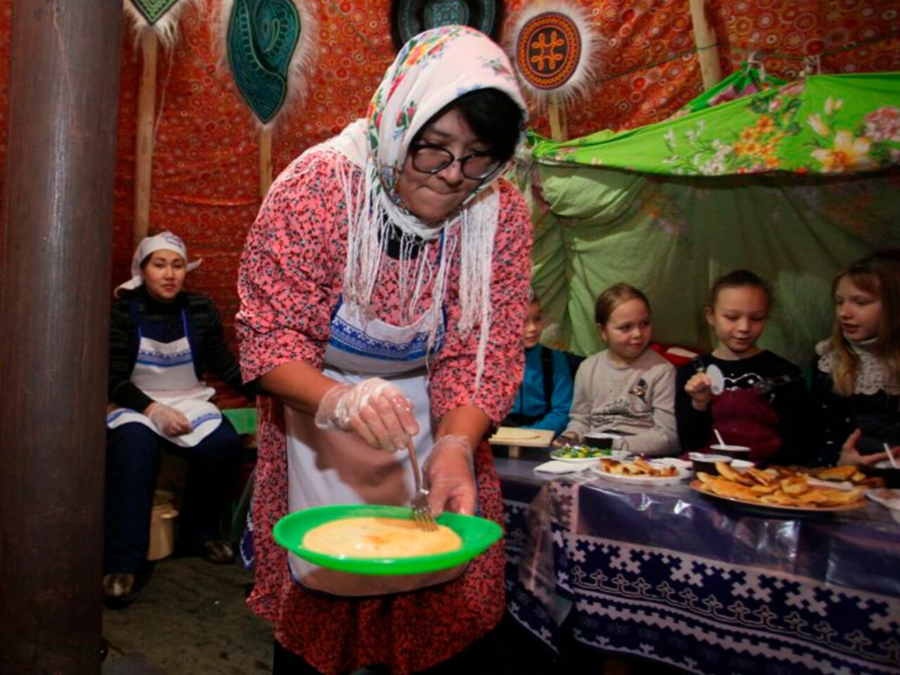 Лабиринт прошла, в чуме зачекинилась» Ради чего туристу стоит отправиться  на Русский Север: События: 69-я параллель: Lenta.ru