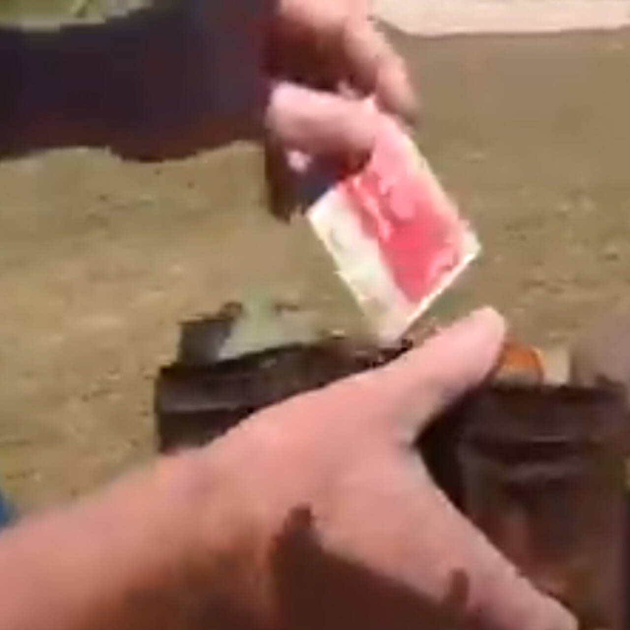 утерян кошелек. потерян кошелек с документами. картинки украли бумажник. женя, бомж нашел кошелек с деньгами. найден кошелек.