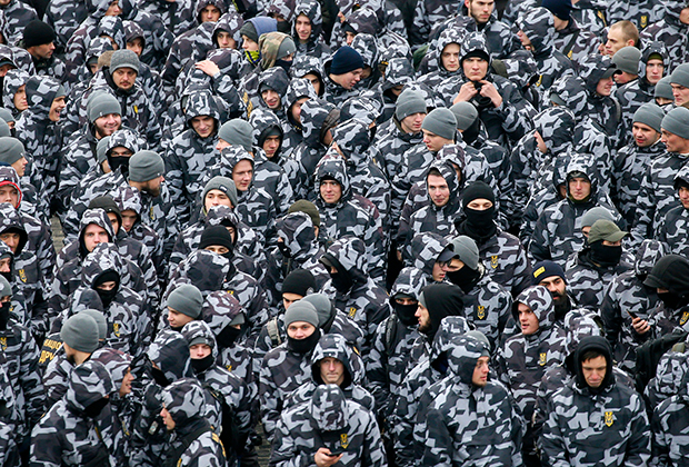 Активисты ультраправых партий Украины принимают участие в митинге с требованием прекратить дипломатические отношения с Россией на площади Независимости в Киеве. 7 декабря 2018 года