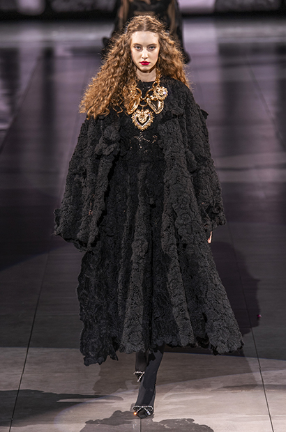 «Винтажное» пальто из коллекции Dolce &amp; Gabbana сезона осень-зима 2020-2021