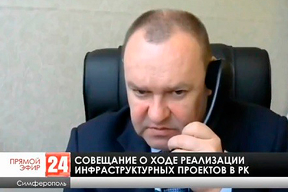Внезапно включенный микрофон выдал мат чиновника в прямой эфир с главой Крыма