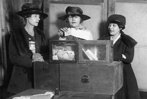 Суфражистки голосуют в Нью-Йорке, 1917 год