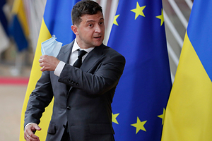 «Страну снова тянут в кровавый хаос» Политический кризис привел Украину на грань дефолта. На что готов Зеленский, чтобы сохранить страну?
