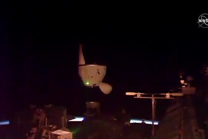 Стыковку корабля SpaceX с МКС показали на видео