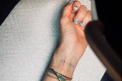 62-летняя Мадонна сделала первую татуировку