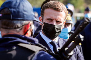 Республика наносит ответный удар Франция объявила войну исламским радикалам. Власти берут под контроль мечети, кафе и бассейны