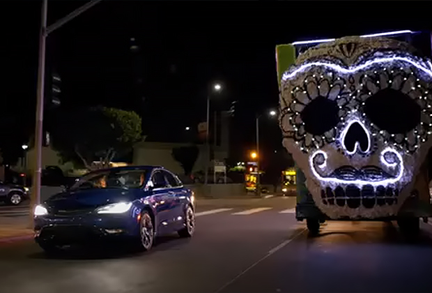 Кадр из рекламного ролика Fergie L.A Love Chrysler 200 с участием певицы Ферги