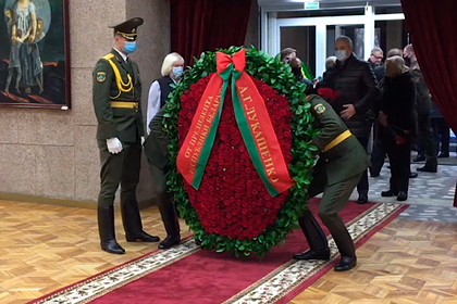Лукашенко прислал венок скончавшемуся сопернику на первых президентских выборах