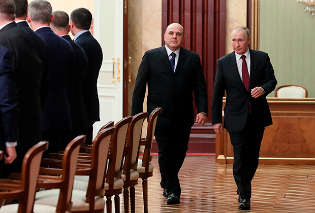 Путин и Мишустин перед началом встречи с членами правительства