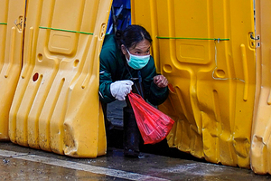 «Через заднюю дверь» Как привычка китайцев давать взятки привела к распространению коронавируса