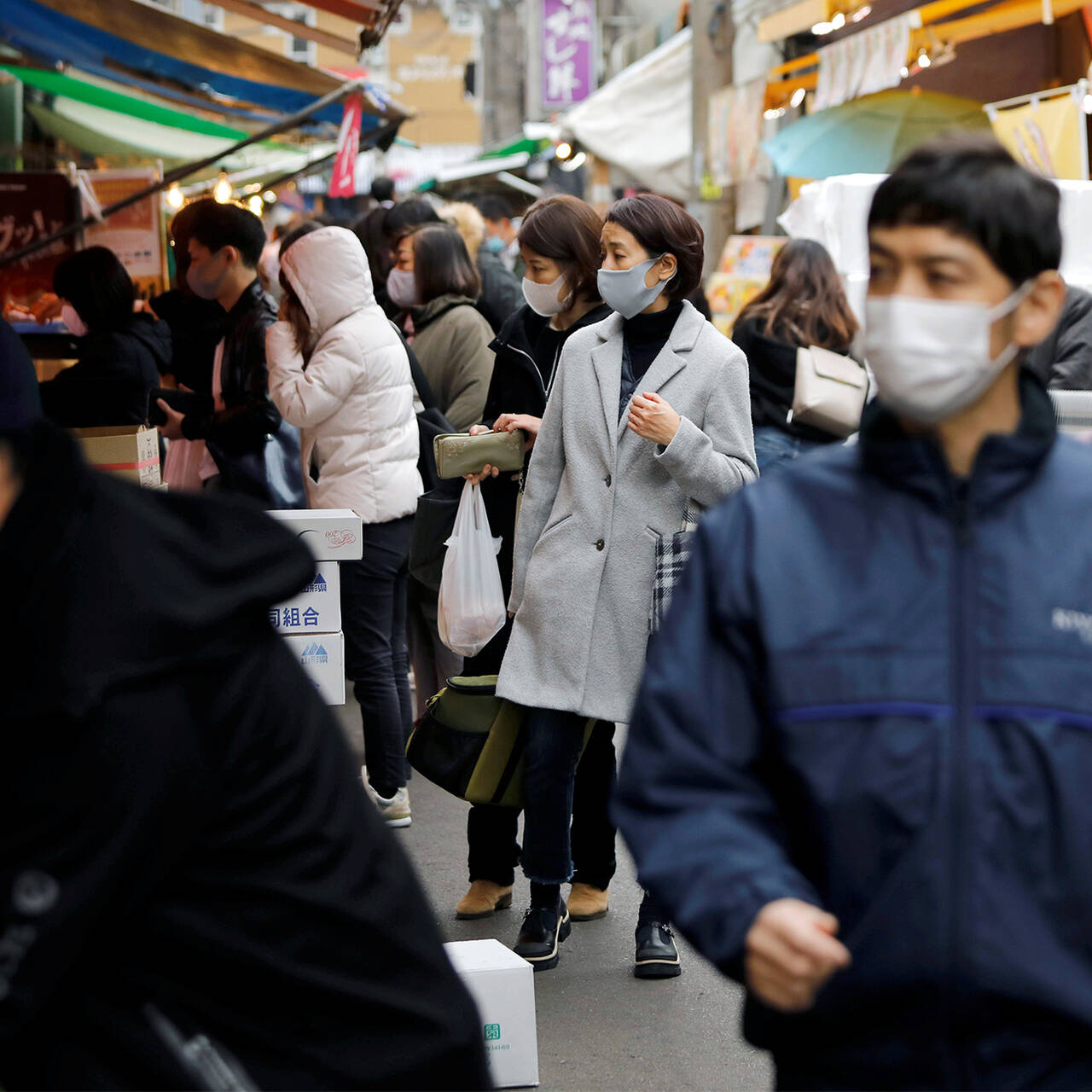 Япония люди. Япония открытие границ. Из великобритании в японию. Заболеваемость людей в токио из-за загрязнения. Британская суха в японии.