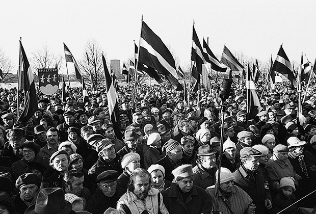 Манифестации Народного фронта Латвии, 1990 год