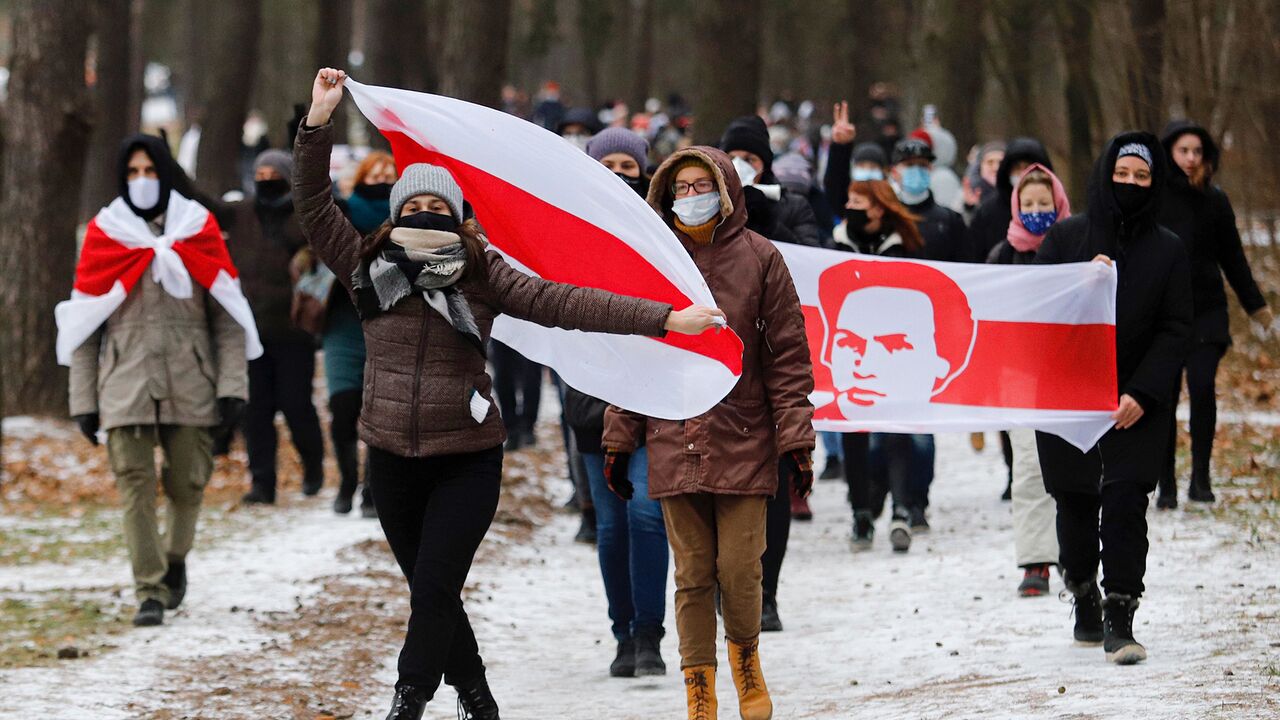 Хронический протест Белорусская оппозиция почти полгода выходит на улицы.  Как изменилась страна за это время?: Белоруссия: Бывший СССР: Lenta.ru