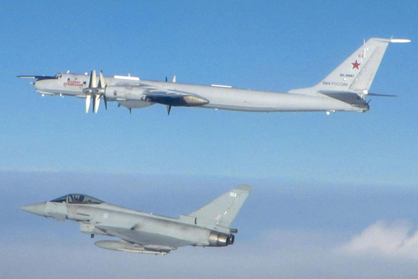 RAF Typhoon и Ту-142