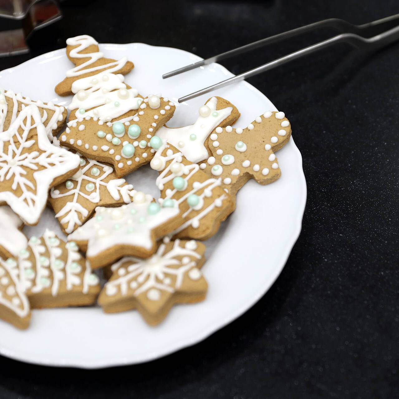 Как приготовить Новогоднее имбирное печенье с ммдемс рецепт пошагово