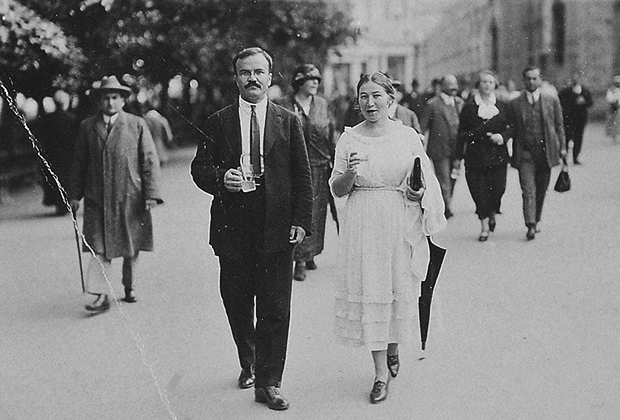 Вячеслав Молотов с женой Полиной Жемчужиной в Мариенбаде, Чешская Республика, 1930-е годы