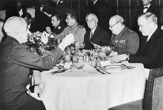 Сталин, Рузвельт и Черчилль в Ливадийском дворце, 1945 год