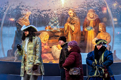 Как россиян заставили забыть старые праздники и полюбить новые