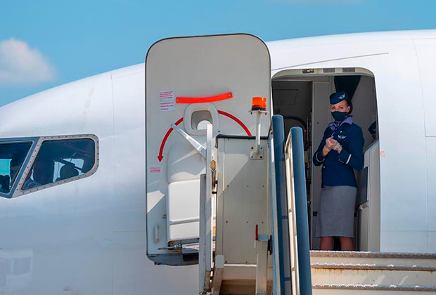 10 запретов для стюардесс, о которых вам неизвестно