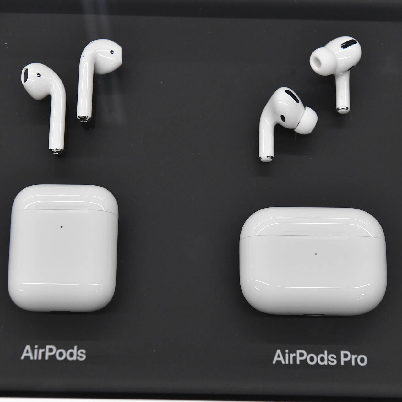   AirPods    BlackCustoms  