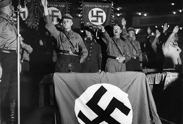 Лидер нацистов Адольф Гитлер