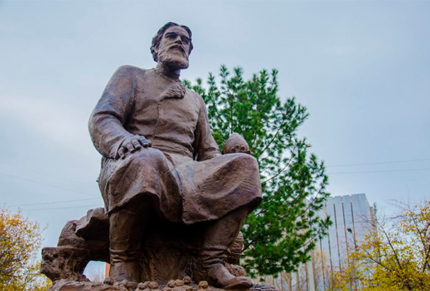 Памятник Федору Прядунову в городе Ухте