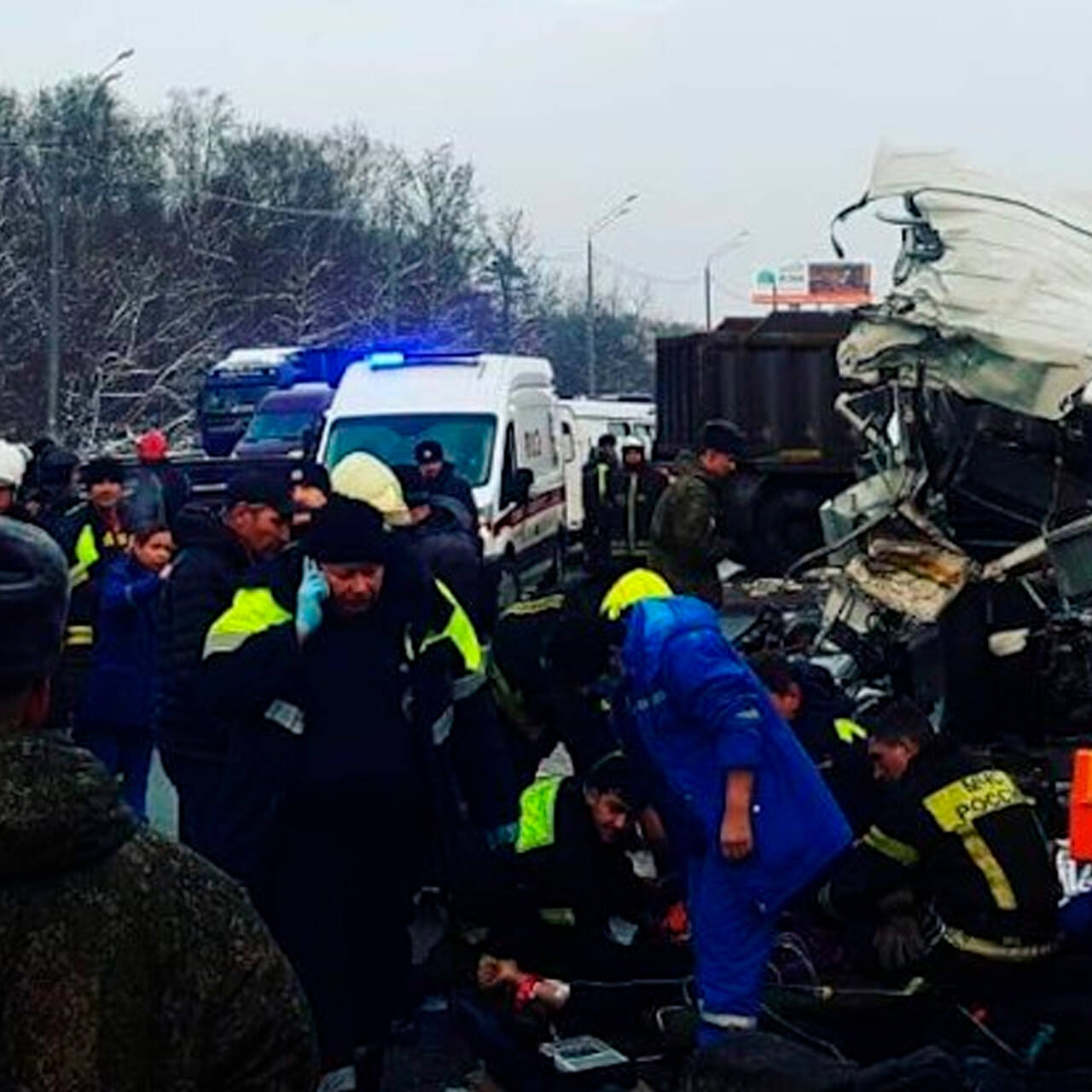 Появились подробности массового ДТП с военной колонной под Москвой:  Общество: Россия: Lenta.ru