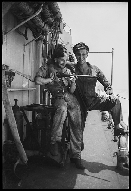 Портрет британских моряков на эсминце. Тихий океан, 1945 год.