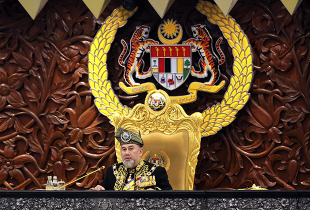 Султан Мухаммад V объявляет об отречении от престола в январе 2019 года