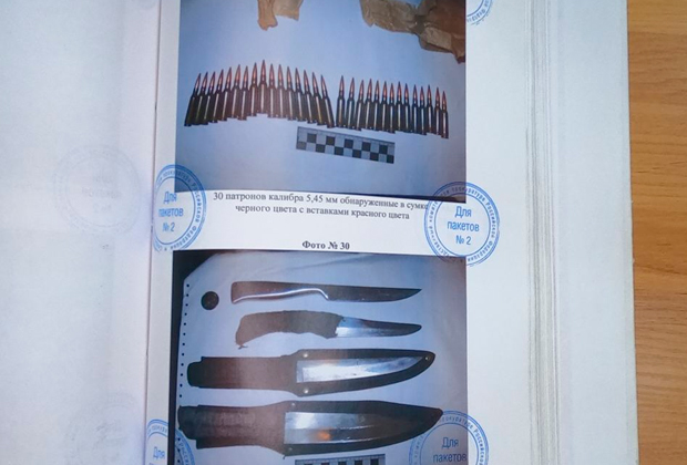 Оружие и боеприпасы, изъятые при обыске у Тихонова и Хасис