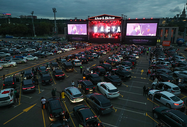 Концерт Басты на паркинге СК «Лужники» в рамках музыкального фестиваля Live &amp; Drive в Москве, 2020 год