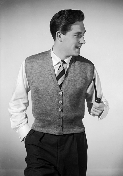 Молодой мужчина в вязаном жилете, 1954 год