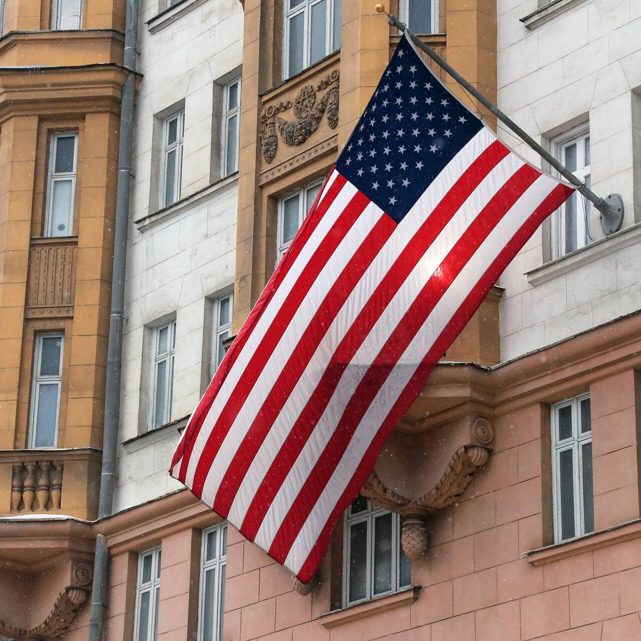 Бывшую сотрудницу посольства США в Москве обвинили в заговоре: Политика:  Мир: Lenta.ru