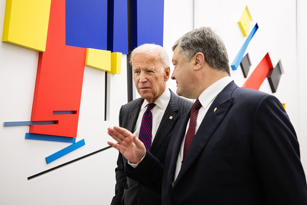 Бывший президент Украины Петр Порошенко (справа) и нынешний президент США Джо Байден