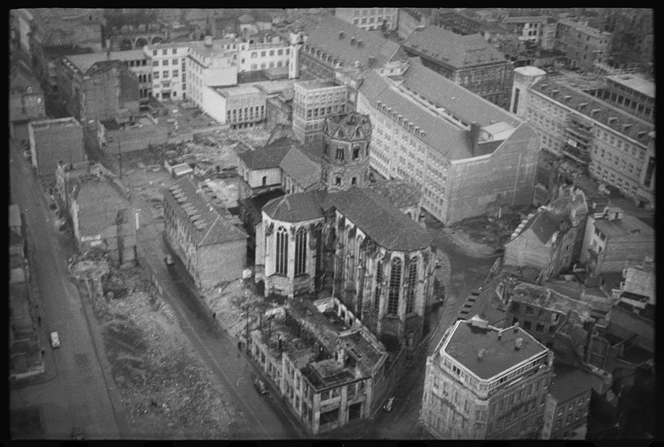 Разрушенный бомбардировками Кельн. Германия, 1945-1950 годы.