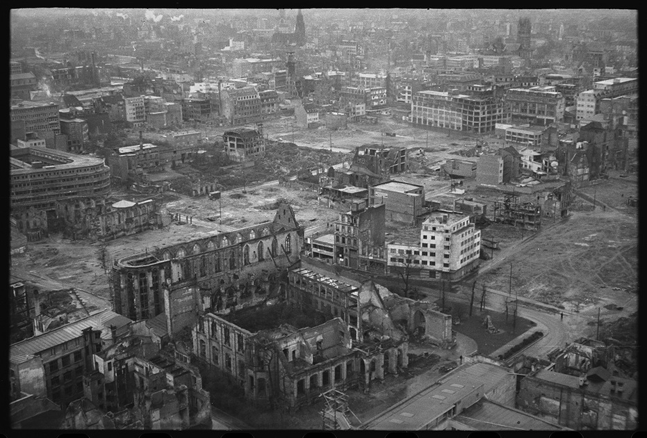 Разрушенный бомбардировками Кельн. Германия, 1945-1950 годы.