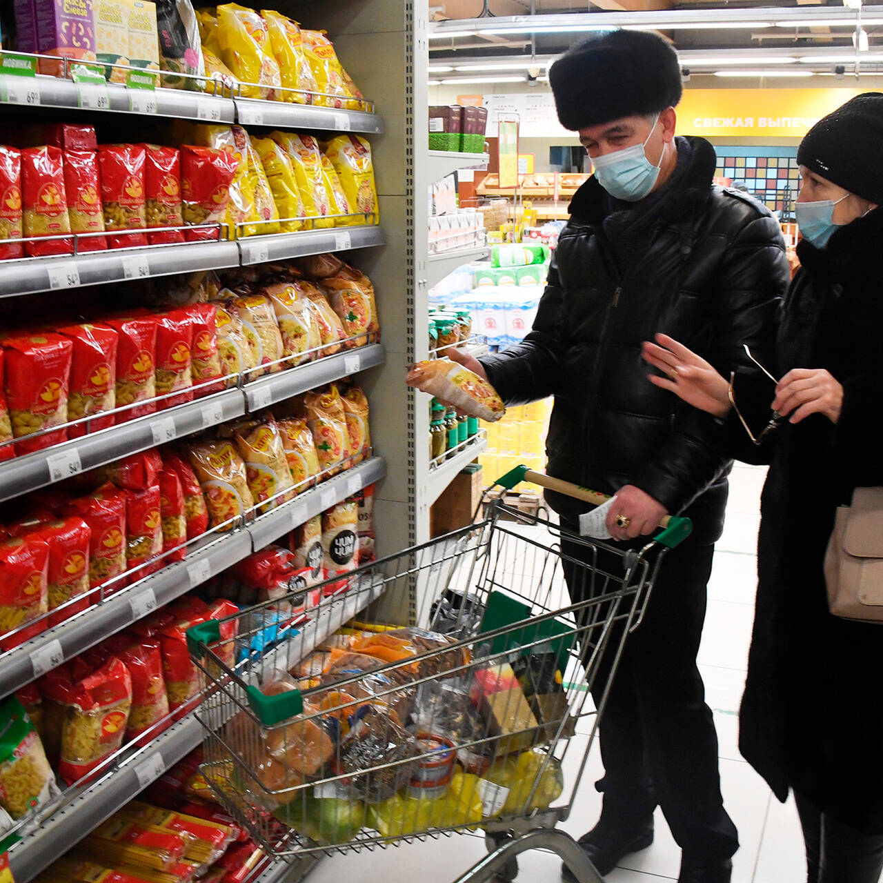 Продукты 2021. Подешевели продукты жители в магазине. Питание подорожало на 3 рубля.