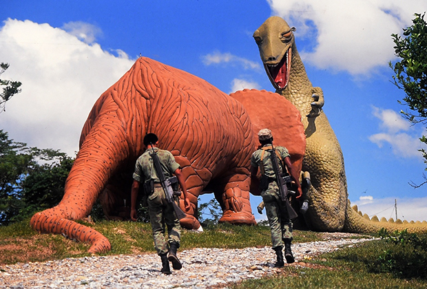 Бетонные динозавры, которых Эскобар заказал для своего сына, 1989 год